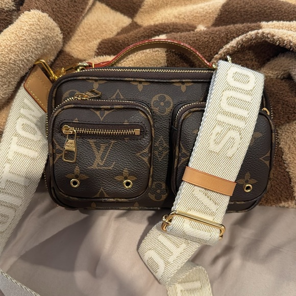 Louis Vuitton Utility Crossbody bag - Picture 2 of 8